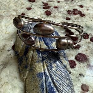 Sterling Silver Bracelet with Black Pearl Accents. Piece unique.